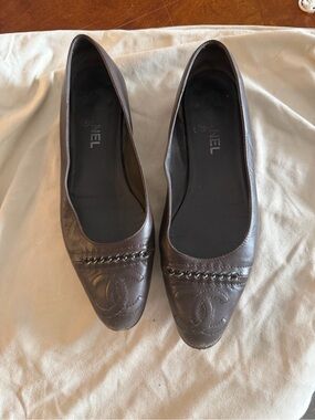 CHANEL Brown Leather Quilted CC Ballet Flats with Chain Trim